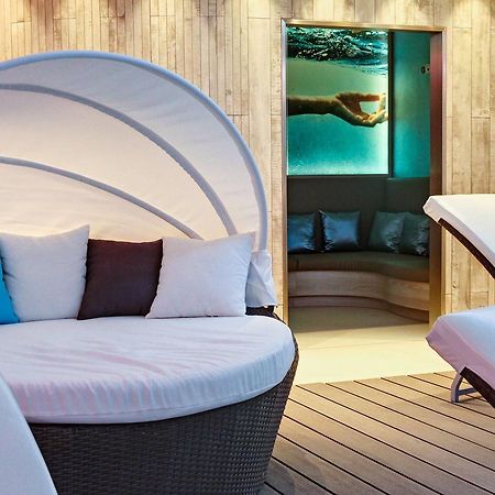 Seetelhotel Kaiserstrand Beachhotel ゼーバート・ヘリングスドルフ エクステリア 写真