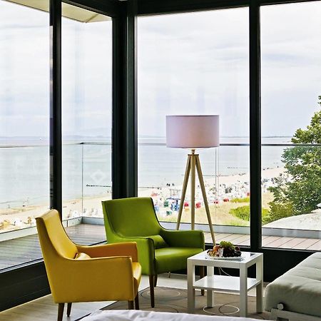 Seetelhotel Kaiserstrand Beachhotel ゼーバート・ヘリングスドルフ エクステリア 写真