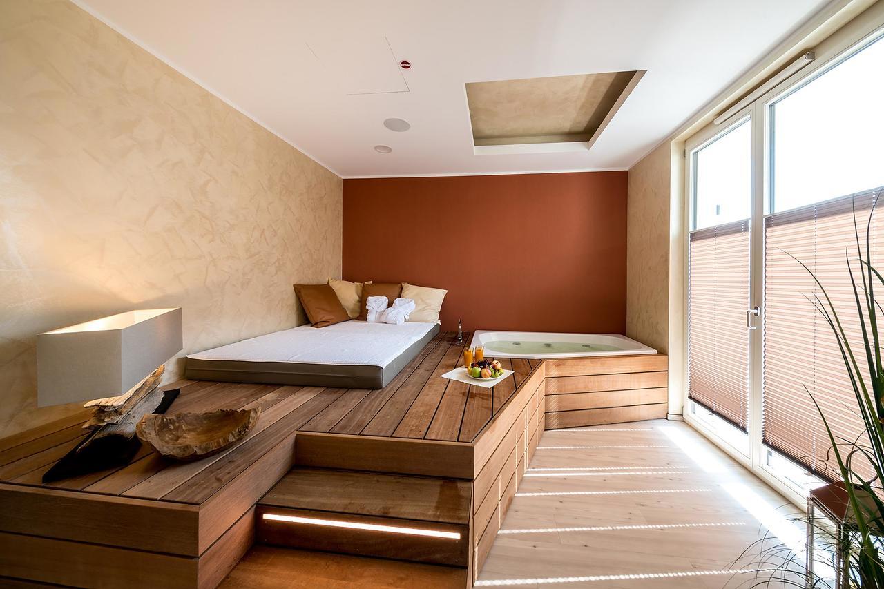 Seetelhotel Kaiserstrand Beachhotel ゼーバート・ヘリングスドルフ エクステリア 写真