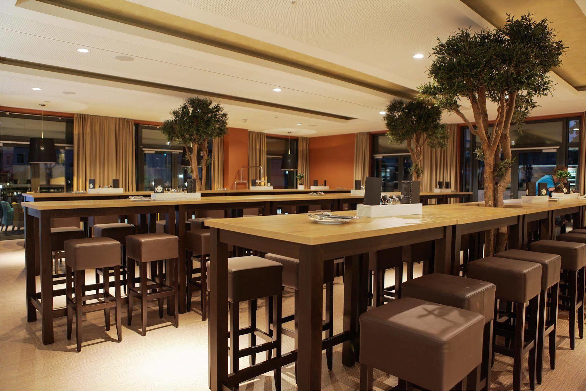 Seetelhotel Kaiserstrand Beachhotel ゼーバート・ヘリングスドルフ エクステリア 写真