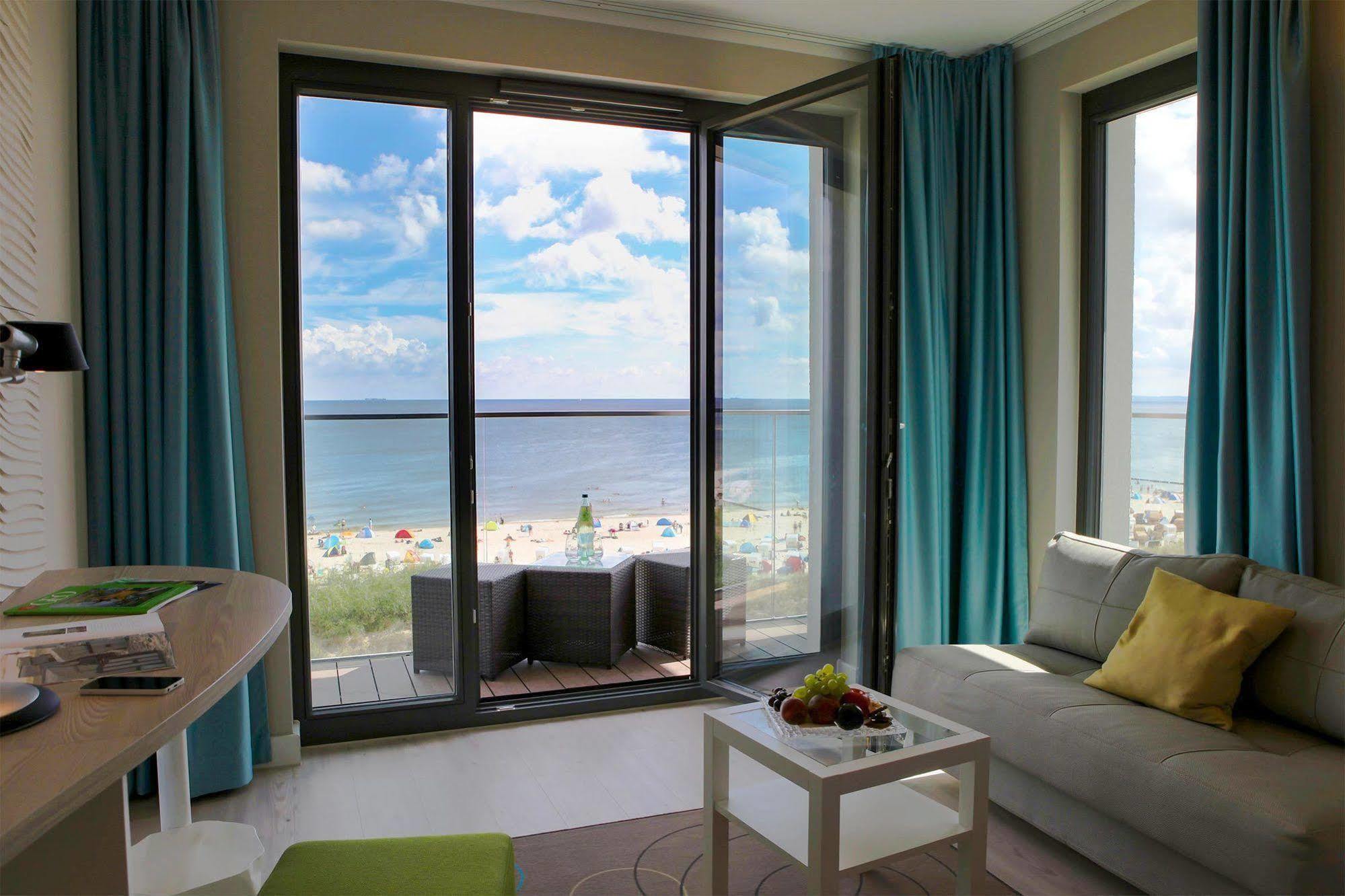 Seetelhotel Kaiserstrand Beachhotel ゼーバート・ヘリングスドルフ エクステリア 写真