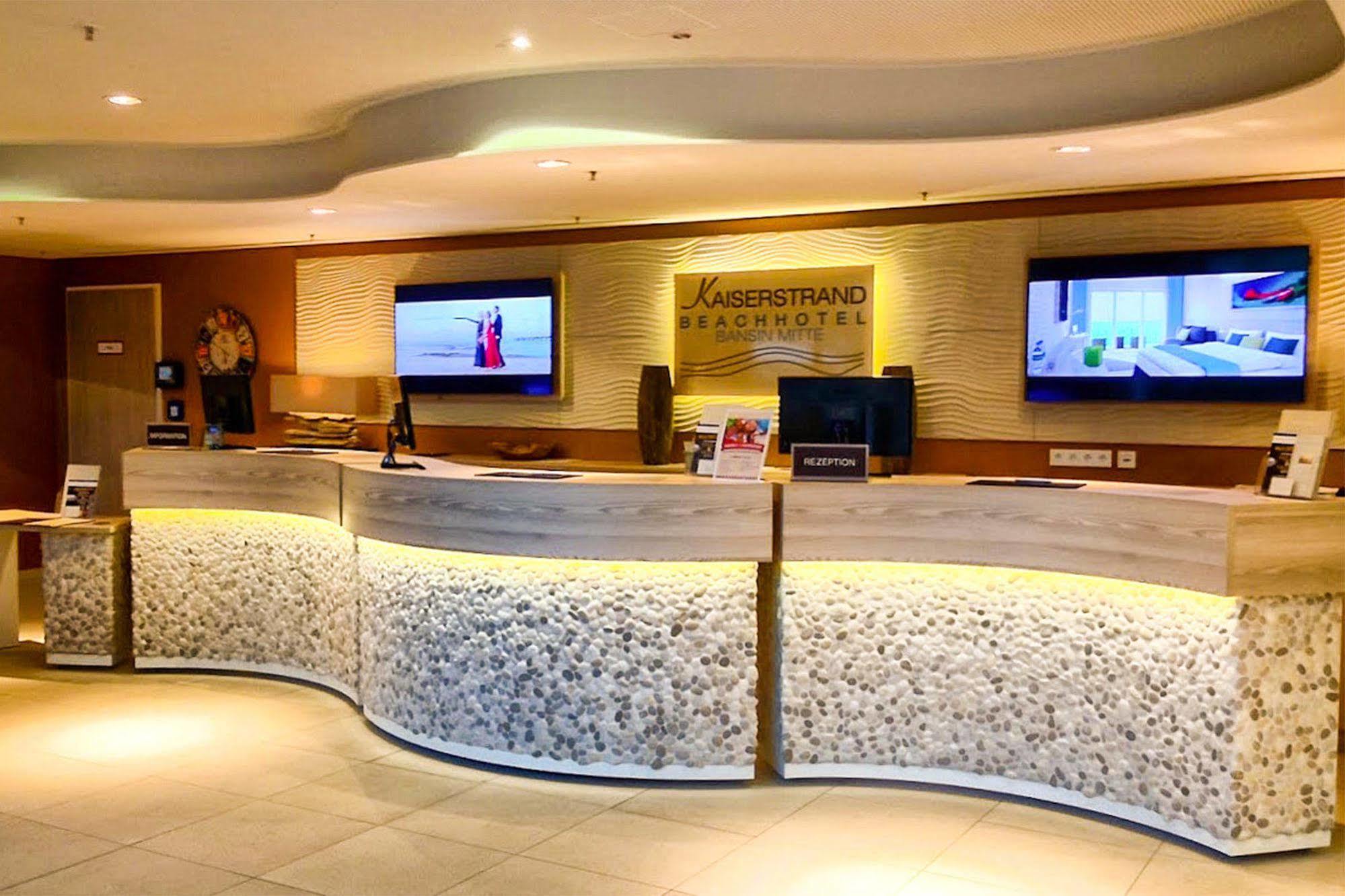 Seetelhotel Kaiserstrand Beachhotel ゼーバート・ヘリングスドルフ エクステリア 写真