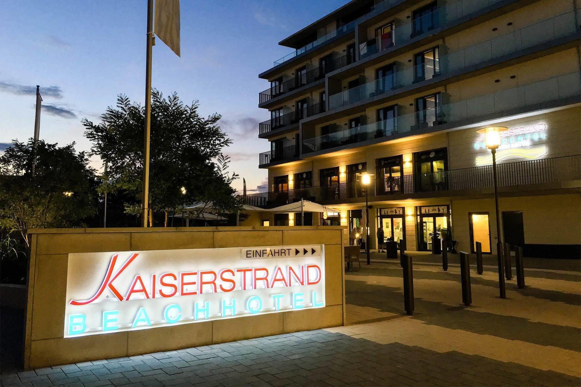 Seetelhotel Kaiserstrand Beachhotel ゼーバート・ヘリングスドルフ エクステリア 写真