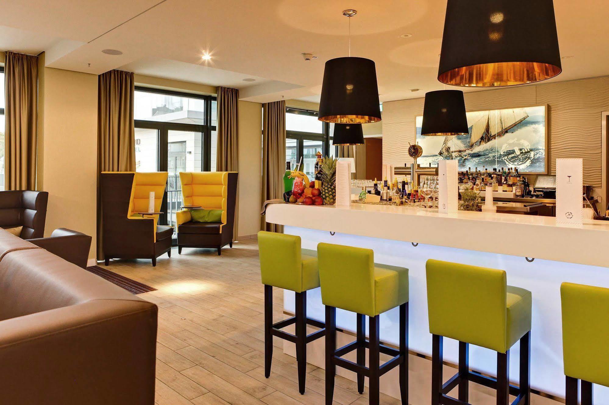 Seetelhotel Kaiserstrand Beachhotel ゼーバート・ヘリングスドルフ エクステリア 写真