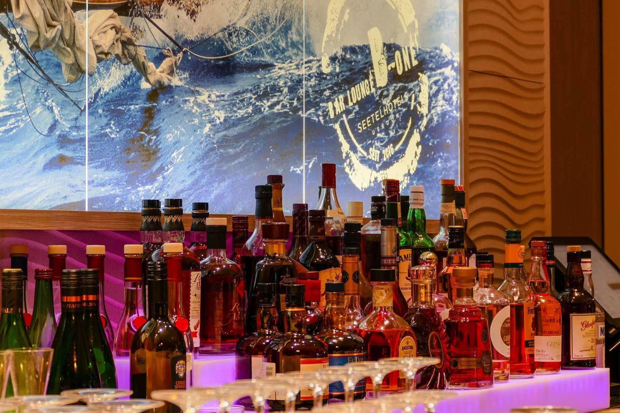 Seetelhotel Kaiserstrand Beachhotel ゼーバート・ヘリングスドルフ エクステリア 写真