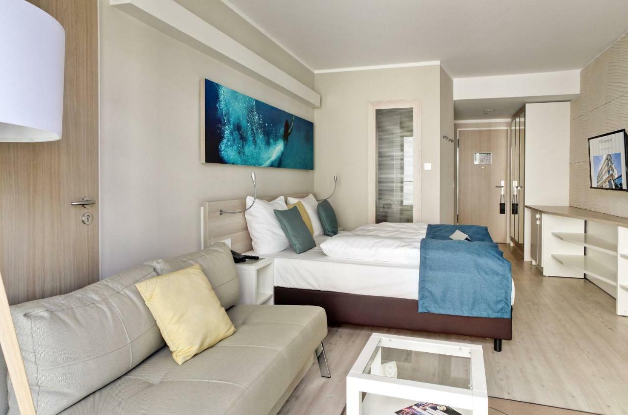 Seetelhotel Kaiserstrand Beachhotel ゼーバート・ヘリングスドルフ エクステリア 写真